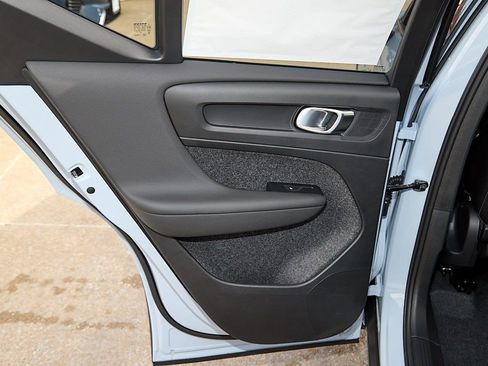 New 2026 Volvo XC40 B5 Ultra w/ Climate Package image 18