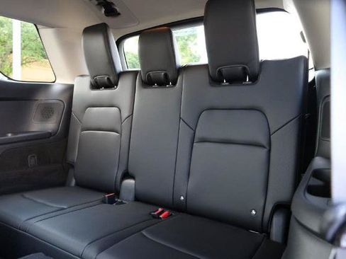 Certified 2025 Nissan Pathfinder SL w/ SL Premium Package FWD image 30