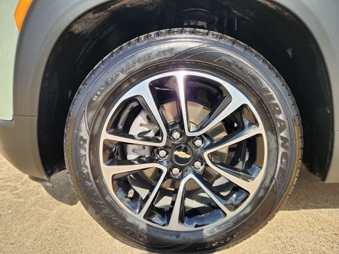 Used 2025 Chevrolet TrailBlazer LT FWD image 11
