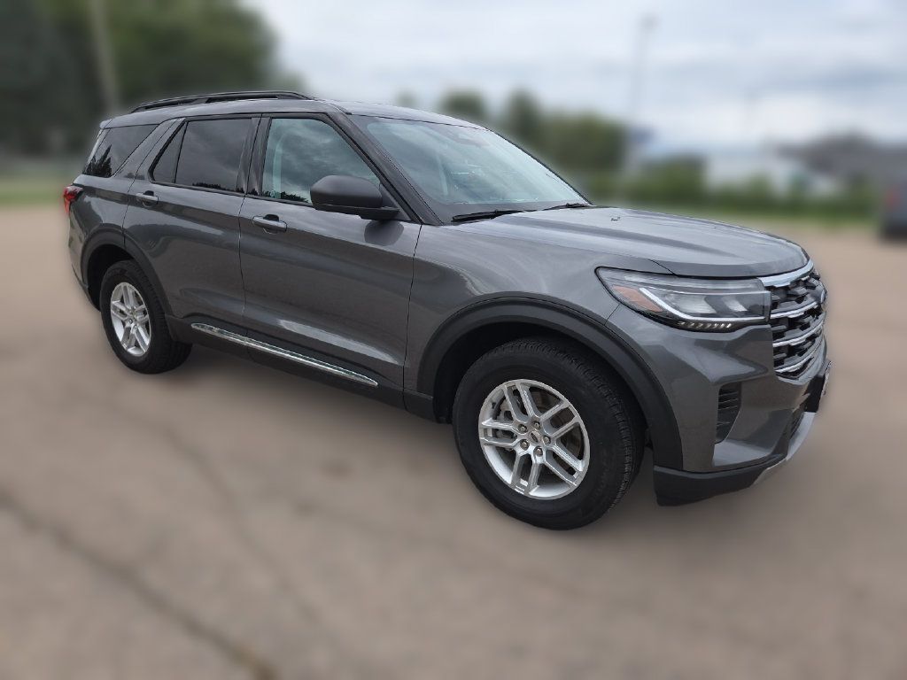Used 2025 Ford Explorer Active AWD/4WD image 7
