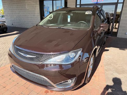 Used 2019 Chrysler Pacifica Touring-L image 15