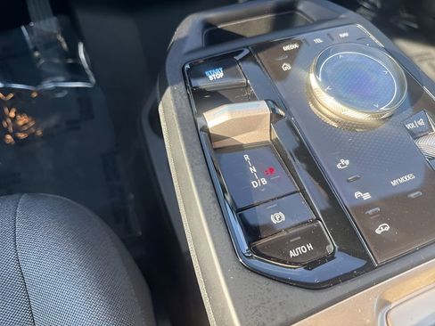 Used 2022 BMW iX xDrive50 w/ Premium Package image 18