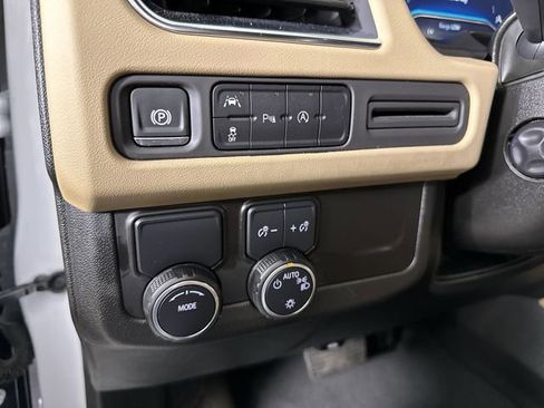 Used 2024 Chevrolet Suburban Premier RWD image 18