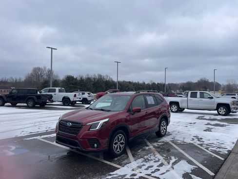 Used 2023 Subaru Forester Premium image 6