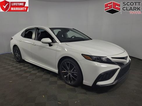 Used 2023 Toyota Camry SE image 1