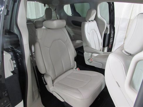 Used 2021 Chrysler Voyager Lxi image 43