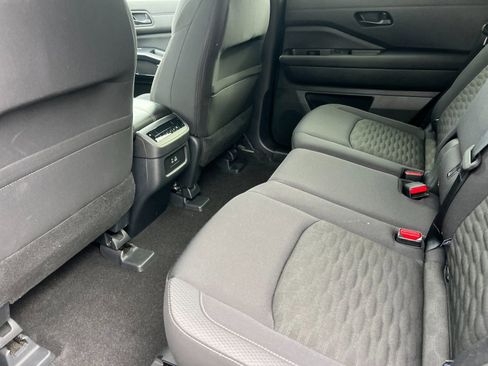 Used 2025 Nissan Pathfinder SV image 11