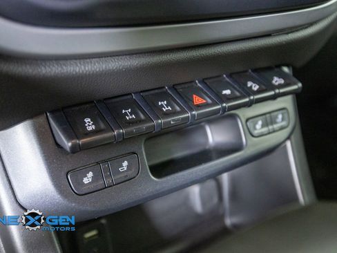 Used 2018 Chevrolet Colorado ZR2 AWD/4WD image 22