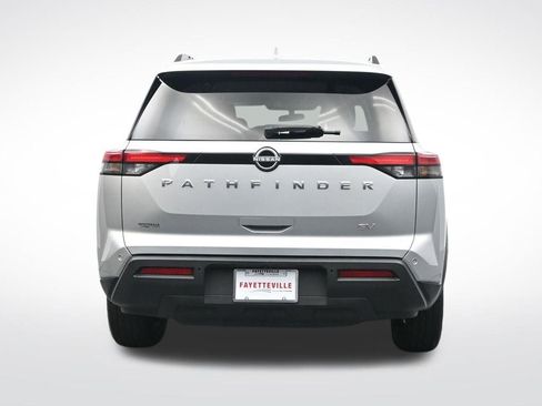 Used 2024 Nissan Pathfinder SV image 7