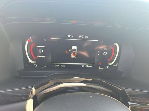 Used 2025 Nissan Pathfinder Platinum FWD image 13