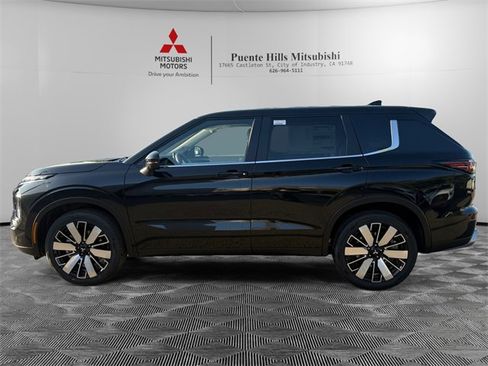 New 2026 Mitsubishi Outlander SE image 8