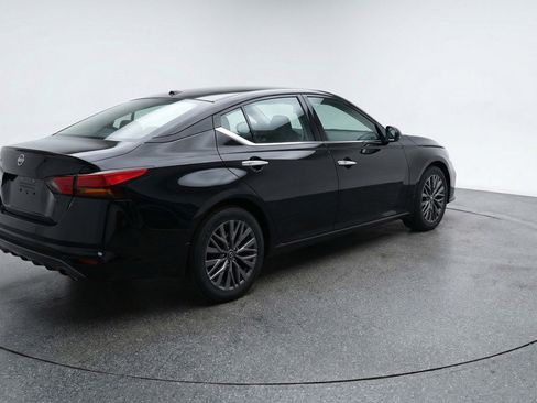 Used 2025 Nissan Altima 2.5 SV image 9