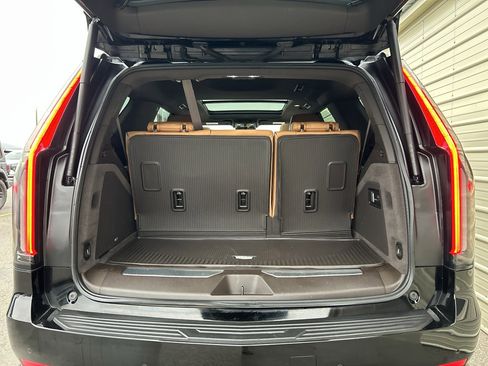 Used 2023 Cadillac Escalade Sport image 16