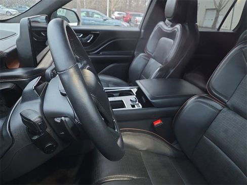 Used 2025 Lincoln Aviator Black Label image 9