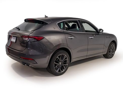 Used 2024 Maserati Levante GT Ultima image 7