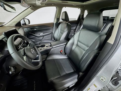 Used 2023 Nissan Rogue SL w/ SL Premium Package image 16