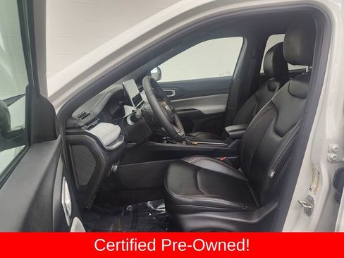 Used 2024 Jeep Compass Latitude image 12