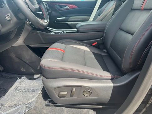 Used 2025 Chevrolet Traverse RS w/ LPO, Floor Liner Package AWD/4WD image 6