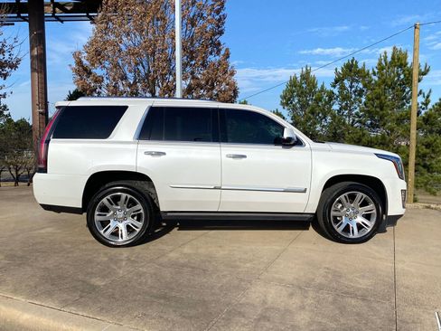 Used 2017 Cadillac Escalade Premium Luxury image 7