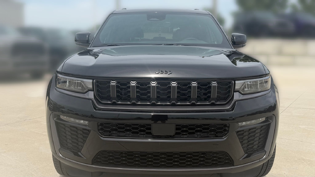 New 2026 Jeep Grand Cherokee Limited w/ Limited Altitude Package AWD/4WD image 8