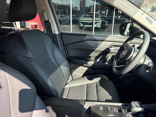 Used 2024 Nissan Rogue SV w/ SV Premium Package FWD image 10