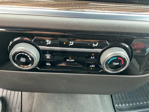 Used 2024 Chevrolet Silverado 2500 LT image 21