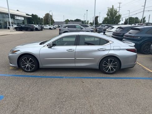 Used 2022 Lexus ES 350 w/ Premium Package FWD image 3