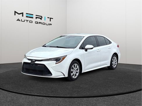 Used 2022 Toyota Corolla LE image 4