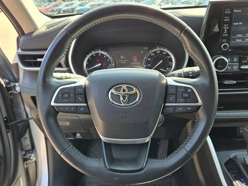 Used 2022 Toyota Highlander XLE AWD/4WD image 15