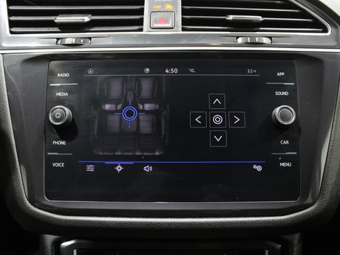 Used 2024 Volkswagen Tiguan SE image 15