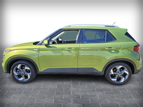 Used 2023 Hyundai Venue SEL image 4