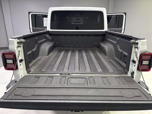 Used 2021 Jeep Gladiator Overland image 22