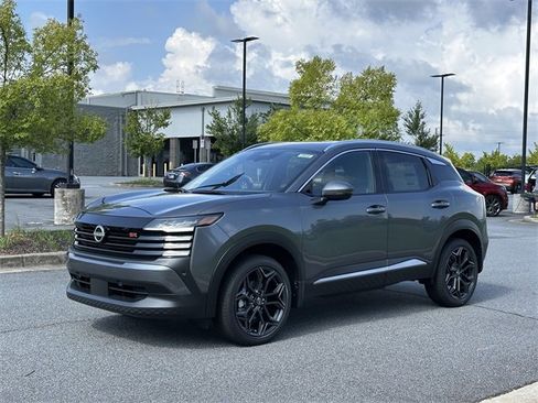 New 2025 Nissan Kicks SR image 3