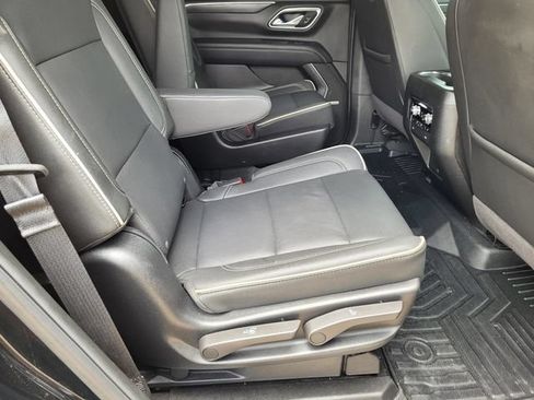 Used 2024 GMC Yukon SLT w/ SLT Luxury Package RWD image 28