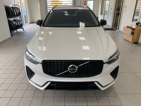 Certified 2025 Volvo XC60 B5 Plus image 2