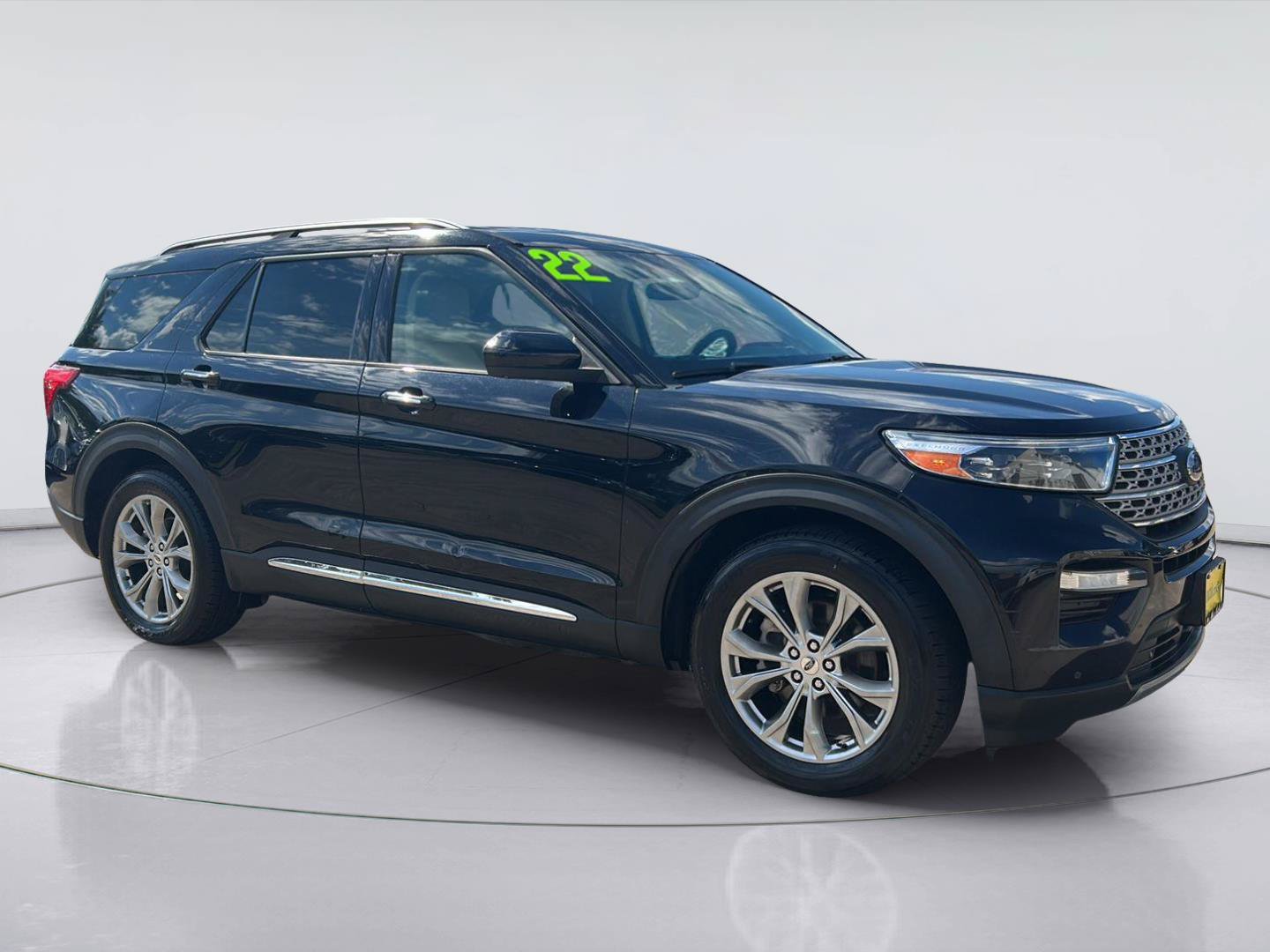 Certified 2022 Ford Explorer Limited RWD image 3
