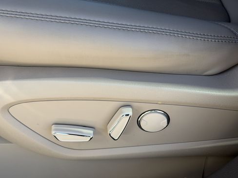 Used 2023 Lincoln Nautilus Reserve w/ Equipment Group 202A image 18