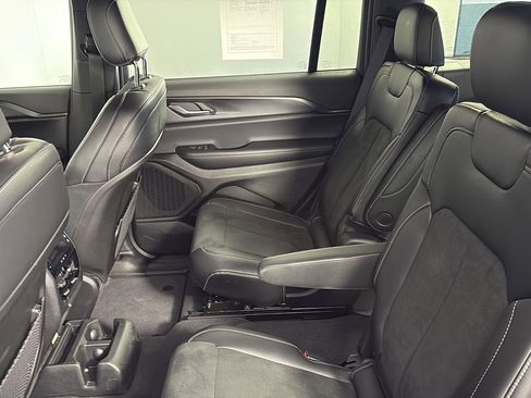 New 2025 Jeep Grand Cherokee L Altitude image 10