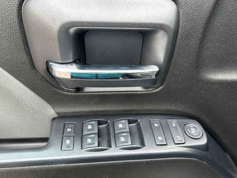 Used 2018 Chevrolet Silverado 1500 Custom w/ Custom Convenience Package image 10