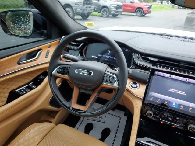 Used 2024 Jeep Grand Cherokee Summit AWD/4WD image 18