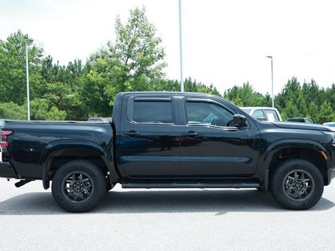 Used 2022 Nissan Frontier SV AWD/4WD image 3