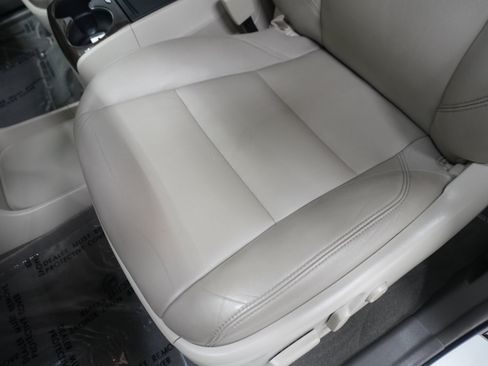 Used 2019 Toyota Sienna XLE w/ XLE Navigation Package FWD image 12