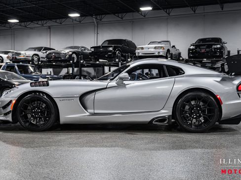 Used 2015 Dodge Viper SRT-10 image 2