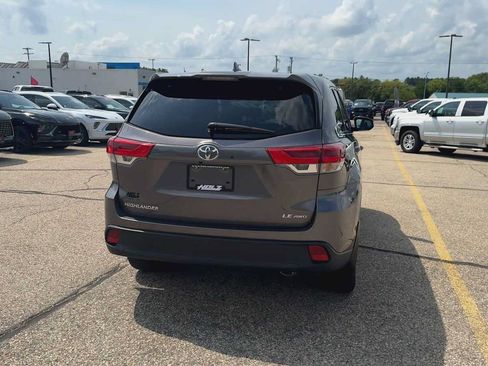 Used 2019 Toyota Highlander Plus AWD/4WD image 15