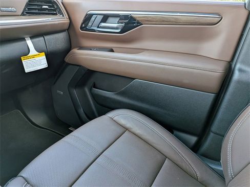 Used 2025 Chevrolet Tahoe High Country image 19