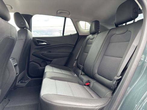 Used 2025 Chevrolet Trax LT FWD image 24
