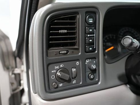 Used 2005 GMC Yukon XL 2500 SLT w/ SLT Preferred Equipment Group image 11