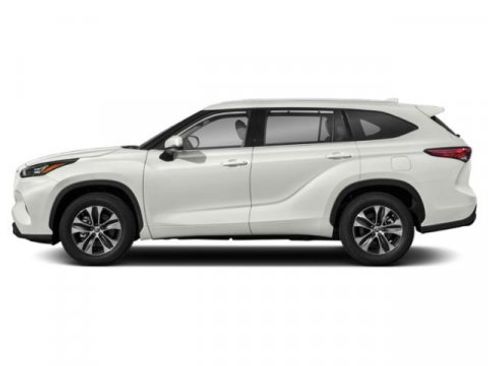 Used 2021 Toyota Highlander XLE AWD/4WD image 3
