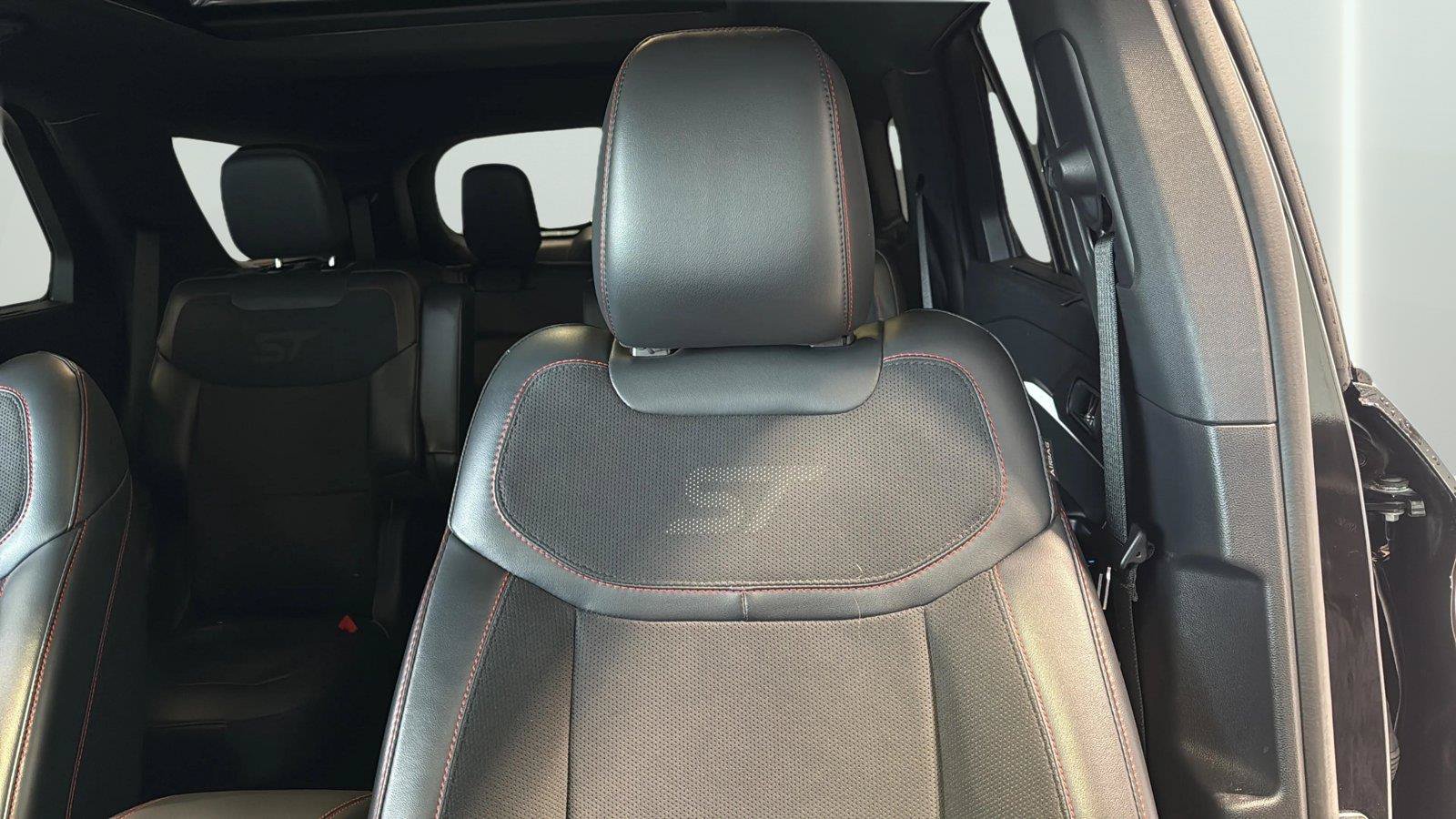 Used 2025 Ford Explorer ST AWD/4WD image 21