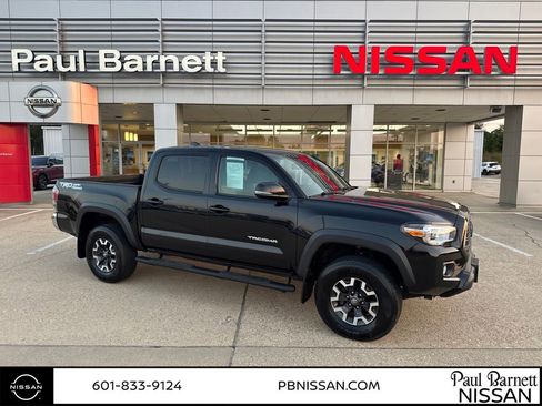 Used 2022 Toyota Tacoma TRD Off-Road image 1